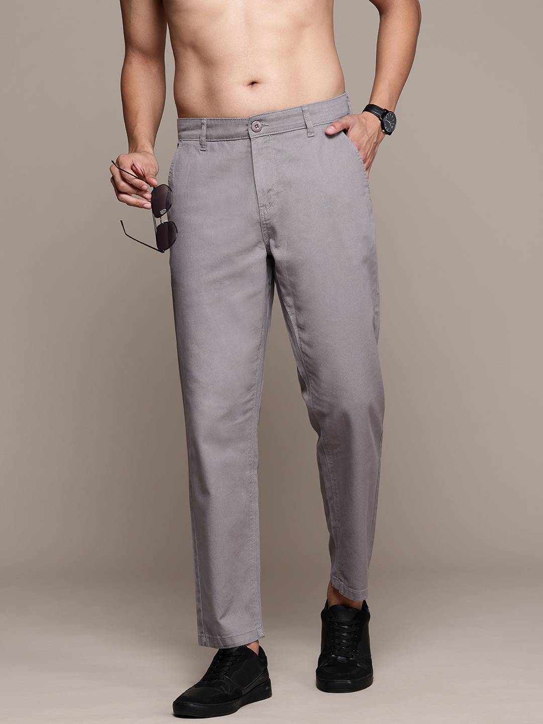 

The Roadster Lifestyle Co. Men Relaxed Pure Cotton Trousers, Off white