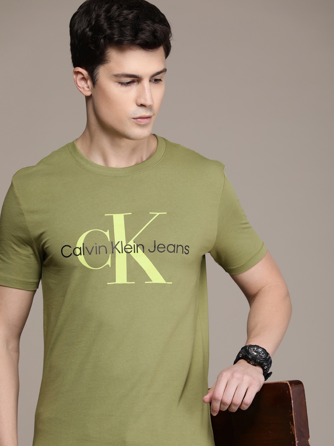 

Calvin Klein Jeans Men Brand Logo Printed Pure Cotton Slim Fit T-shirt, Olive
