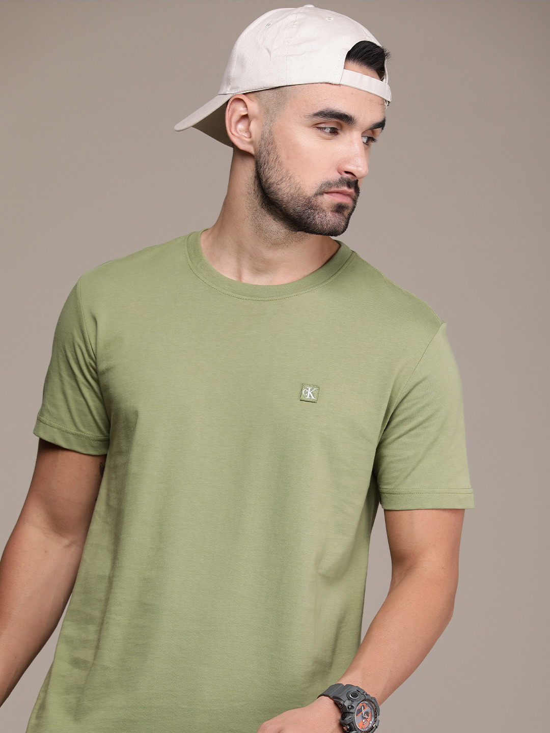 

Calvin Klein Jeans Solid Drop-Shoulder Sleeves Pure Cotton T-shirt, Olive