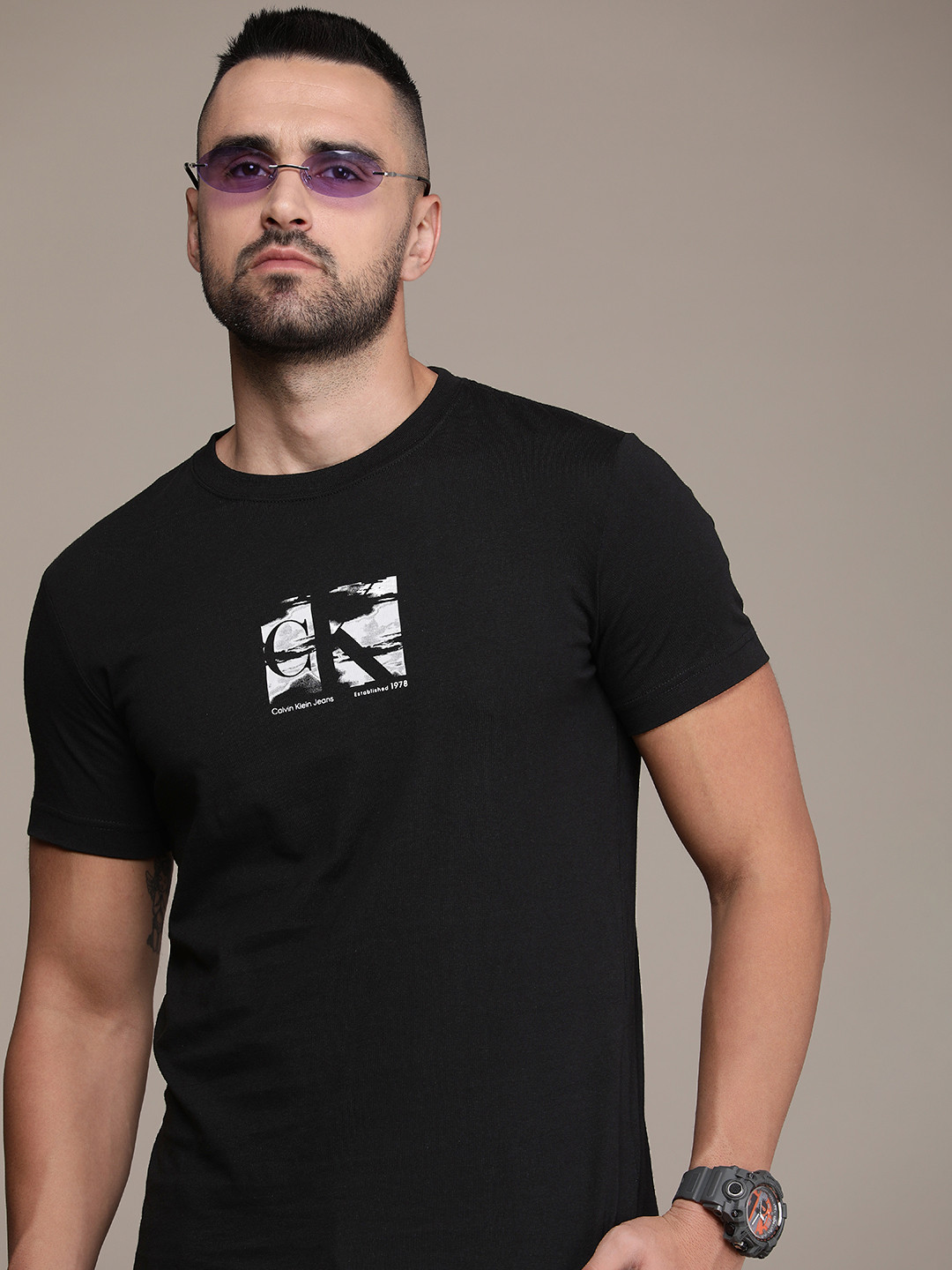 

Calvin Klein Jeans Men Brand Logo Printed Pure Cotton Slim Fit T-shirt, Black