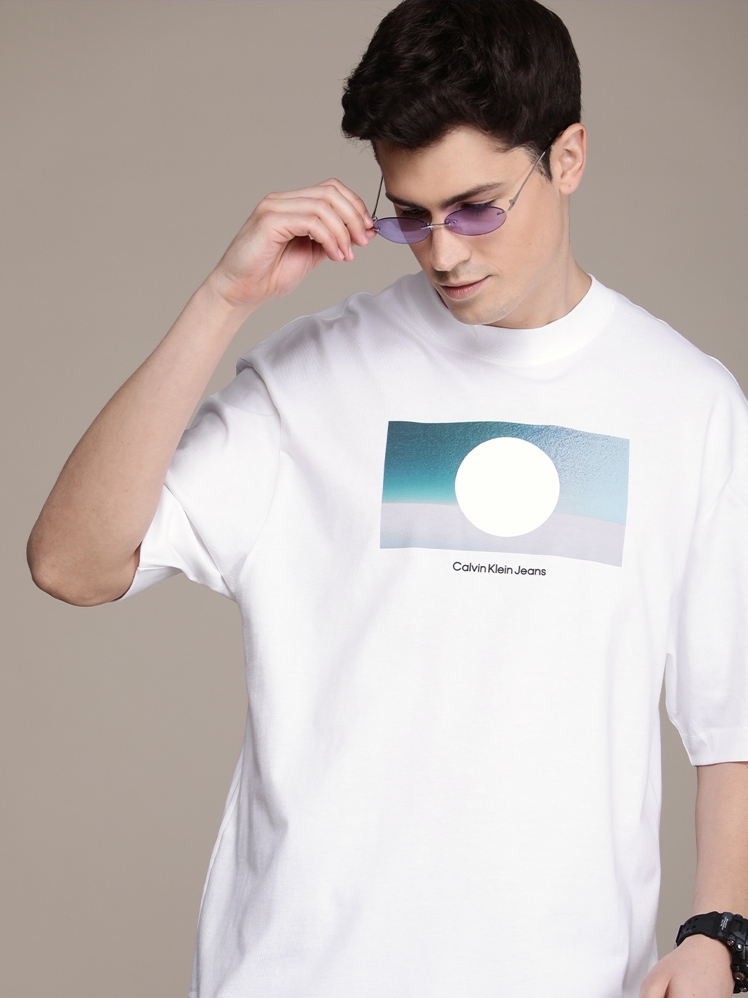 

Calvin Klein Jeans Printed Drop-Shoulder Sleeves Pure Cotton Oversized T-shirt, White