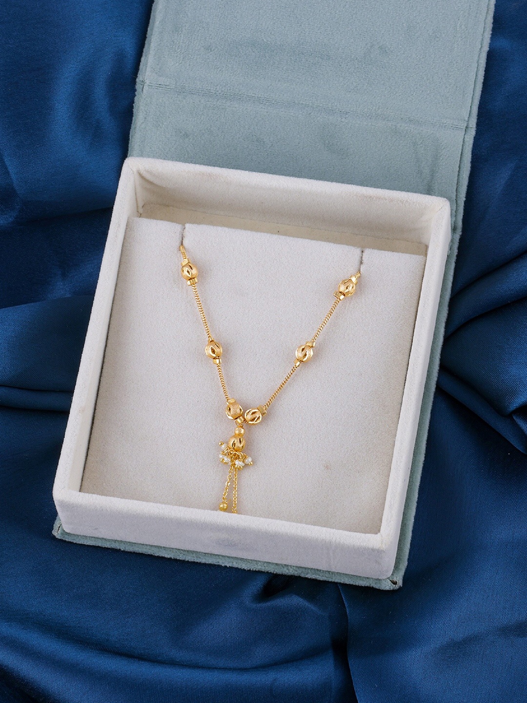 

DressBerry Gold-Plated Floral-Shaped Beads Pendant & Chain