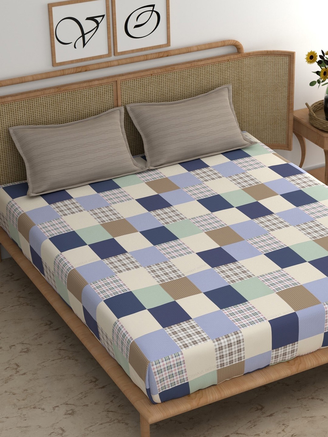

CHHAVI INDIA Off White and Grey 210 TC King Bedsheet with 2 Pillow Covers