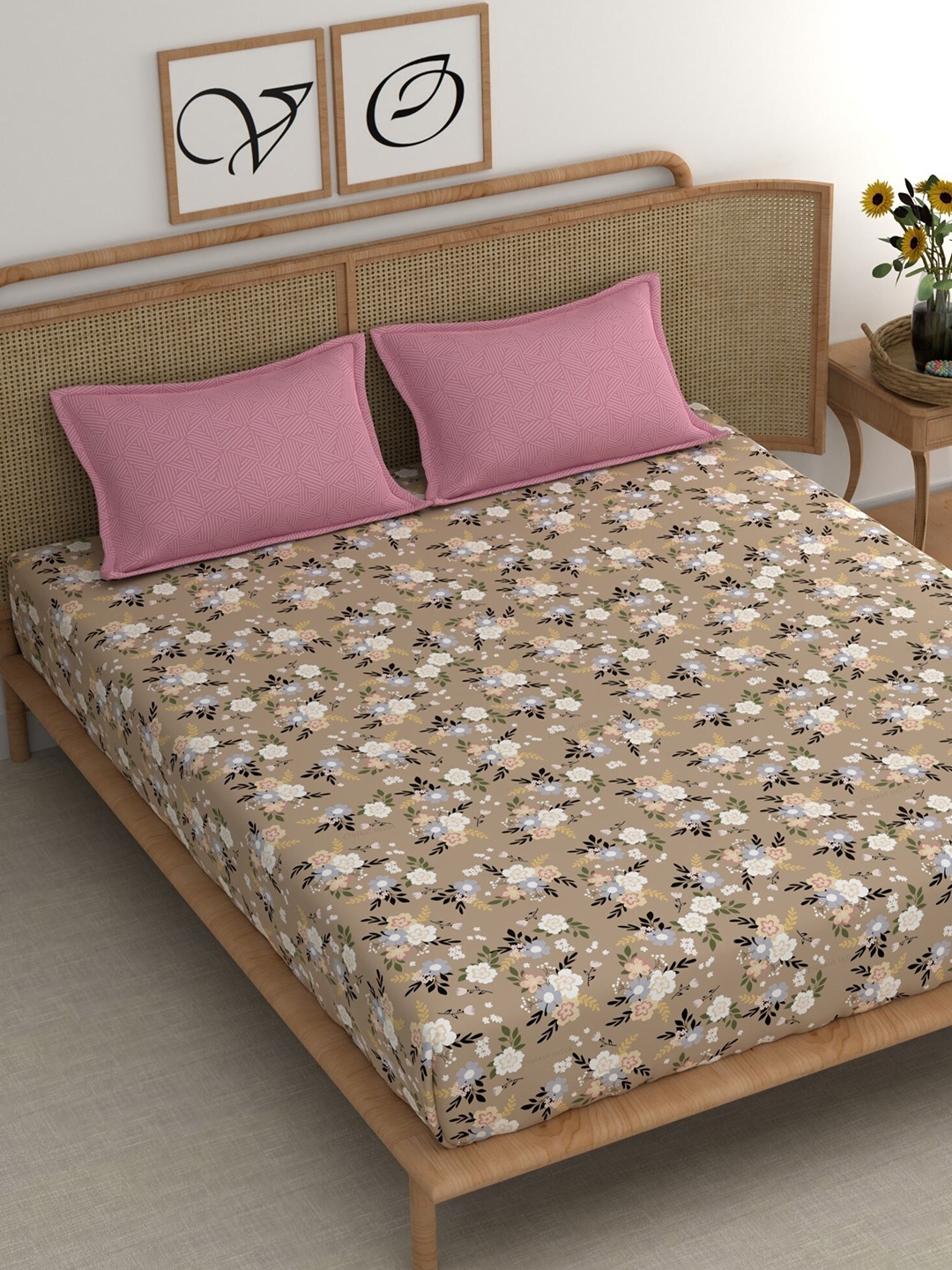 

CHHAVI INDIA Brown & Pink 210 TC King Bedsheet with 2 Pillow Covers