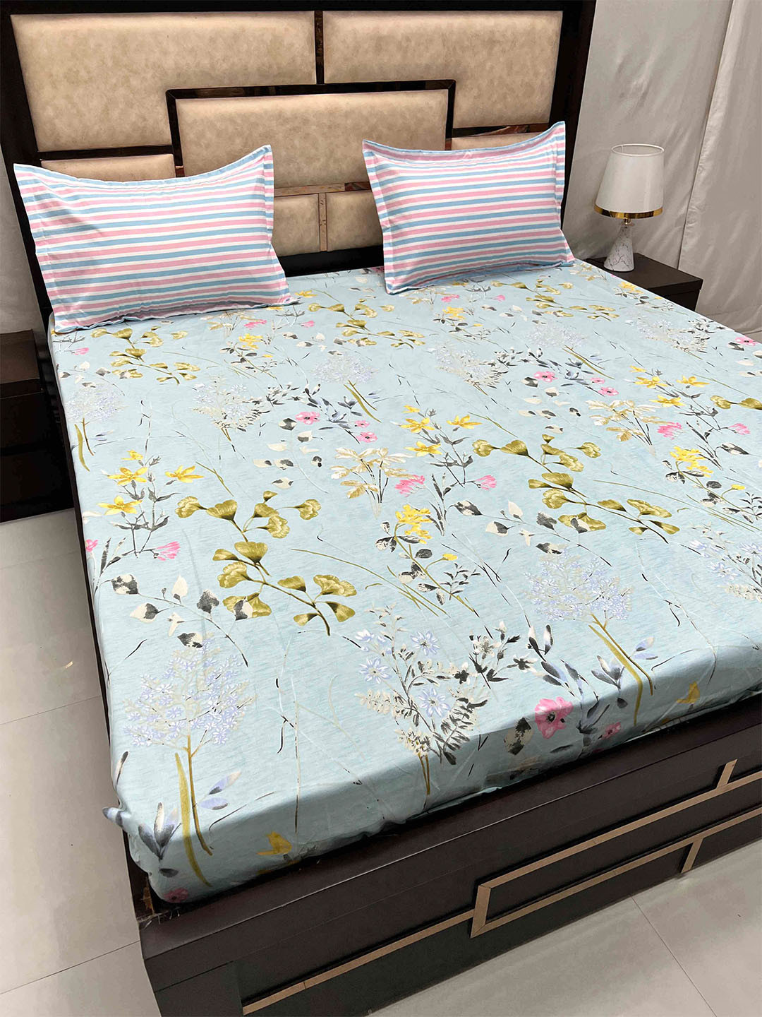 

Pure Decor Leisure Fur Blue & Green Floral Flat 260 TC King Bedsheet with 2 Pillow Covers