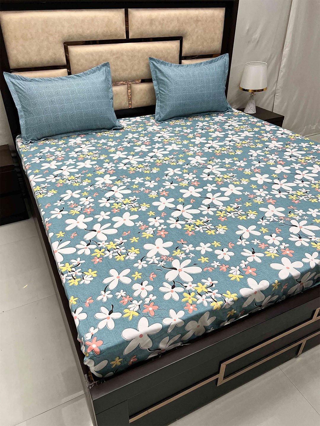 

Pure Decor Leisure Fur Blue & Yellow Floral Flat 260 TC King Bedsheet with 2 Pillow Covers