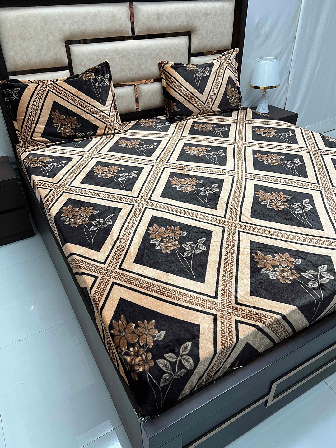 

Pure Decor cozy Brown & Black Floral 260 TC King Bedsheet with 2 Pillow Covers