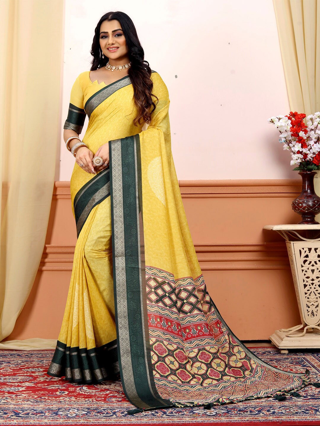 

Saree mall Yellow & Green Ethnic Motifs Silk Blend Designer Sungudi Sarees