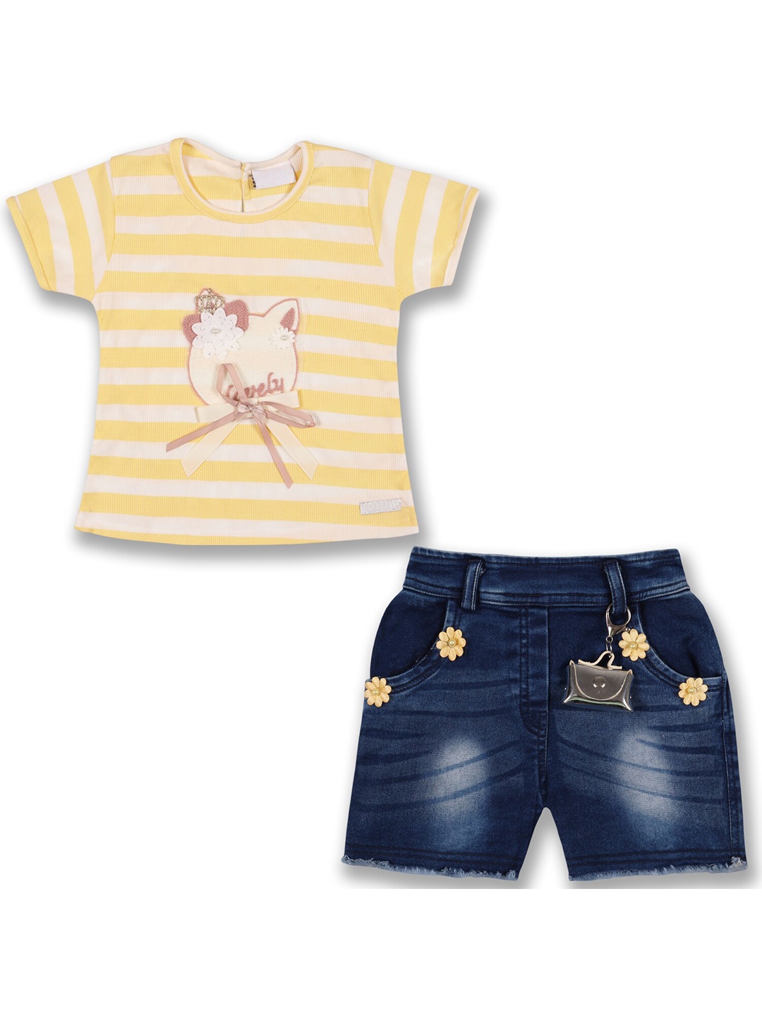 

Wish Karo Girls Striped T-shirt with Shorts, Yellow
