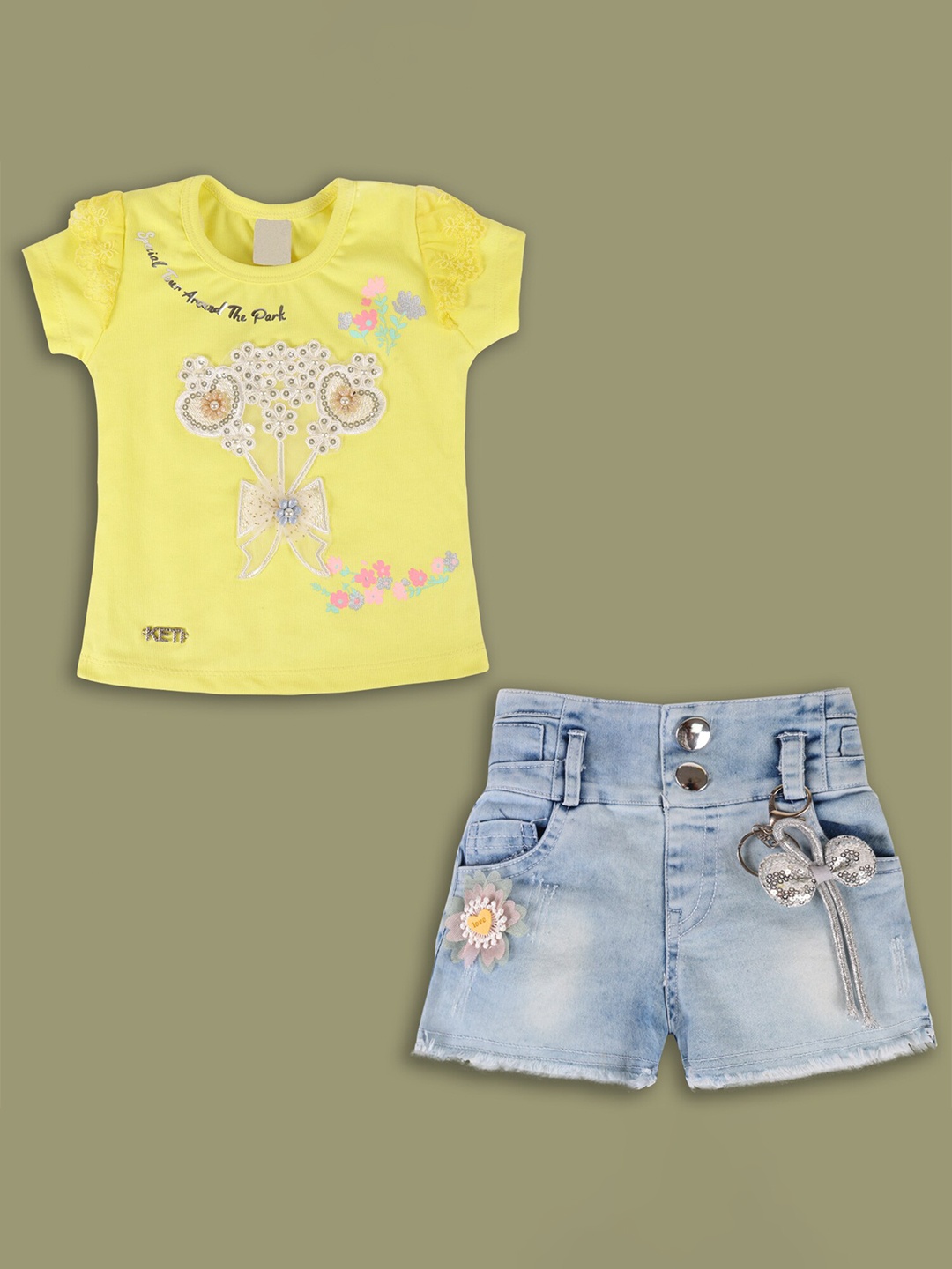 

Wish Karo Girls Printed T-Shirt With Shorts, Yellow