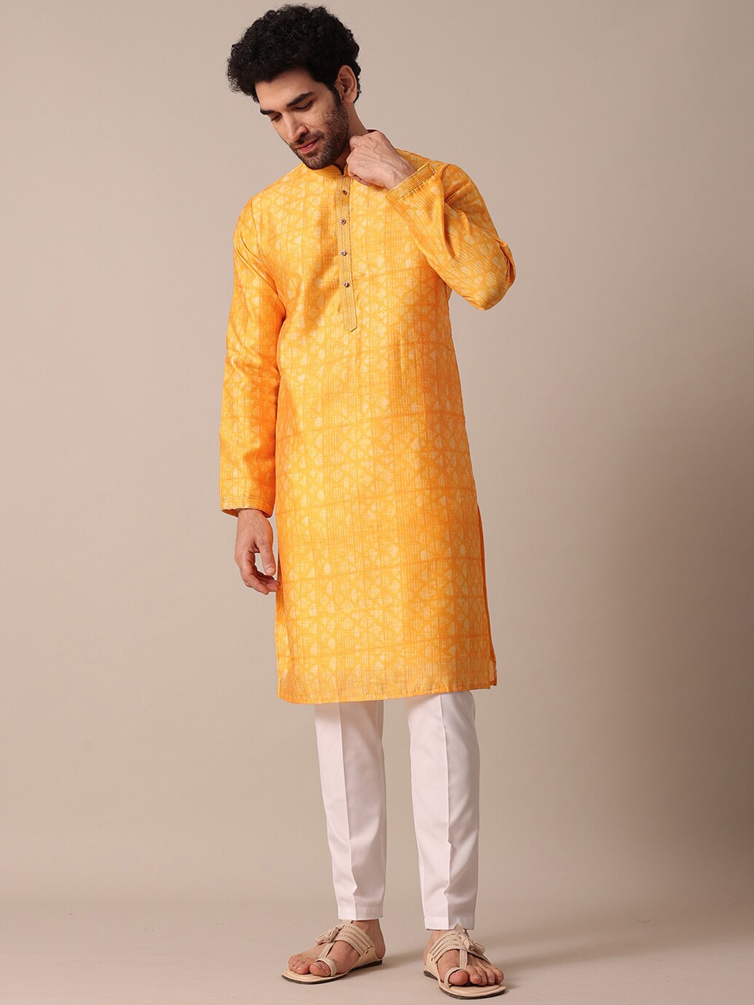 

KALKI Fashion Geometric Printed Kurta With Pyjamas, Yellow