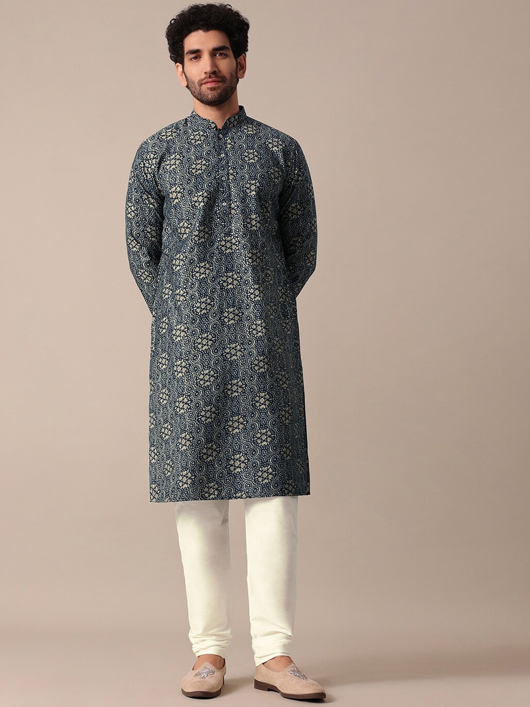

KALKI Fashion Ethnic Motifs Printed Mandarin Collar Kurta & Pyjamas, Navy blue