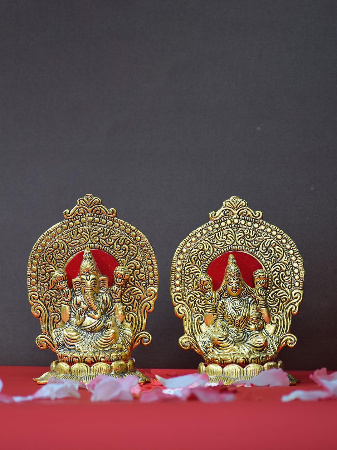 

PujaNPujari 2 Pieces Gold-Toned & Red Lakshmi Ganesh Murti Idol