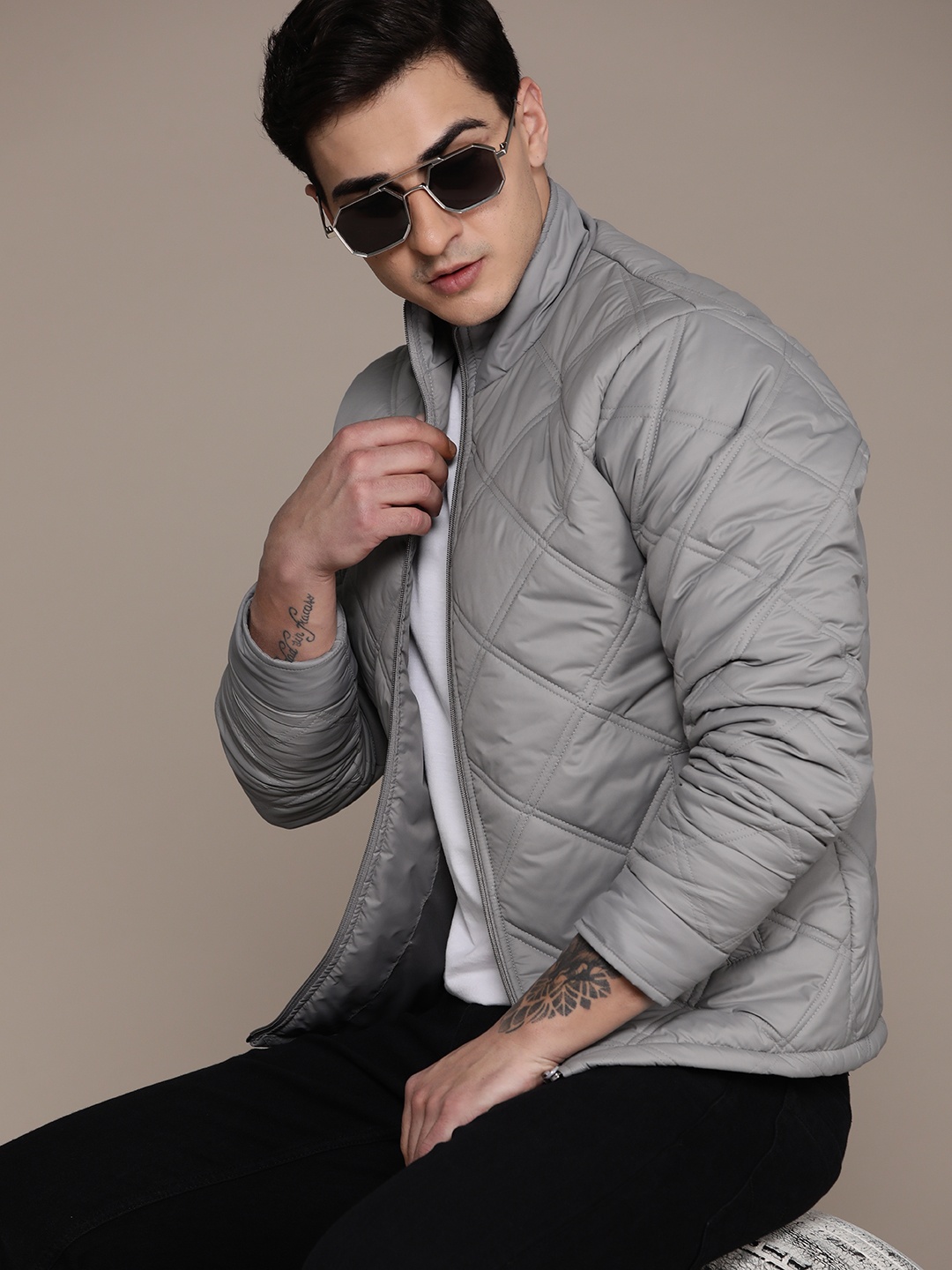 

Roadster Men Solid Lightweight Puffer Jacket, Grey
