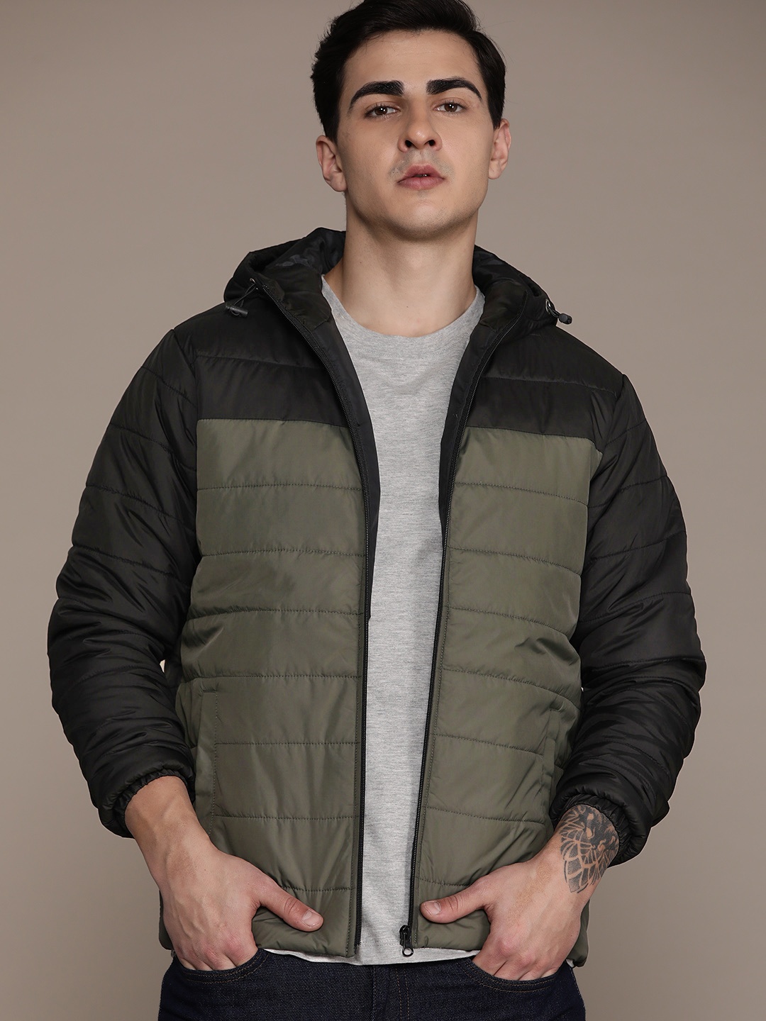 

Roadster Men Colourblocked Lightweight Puffer Jacket, Black