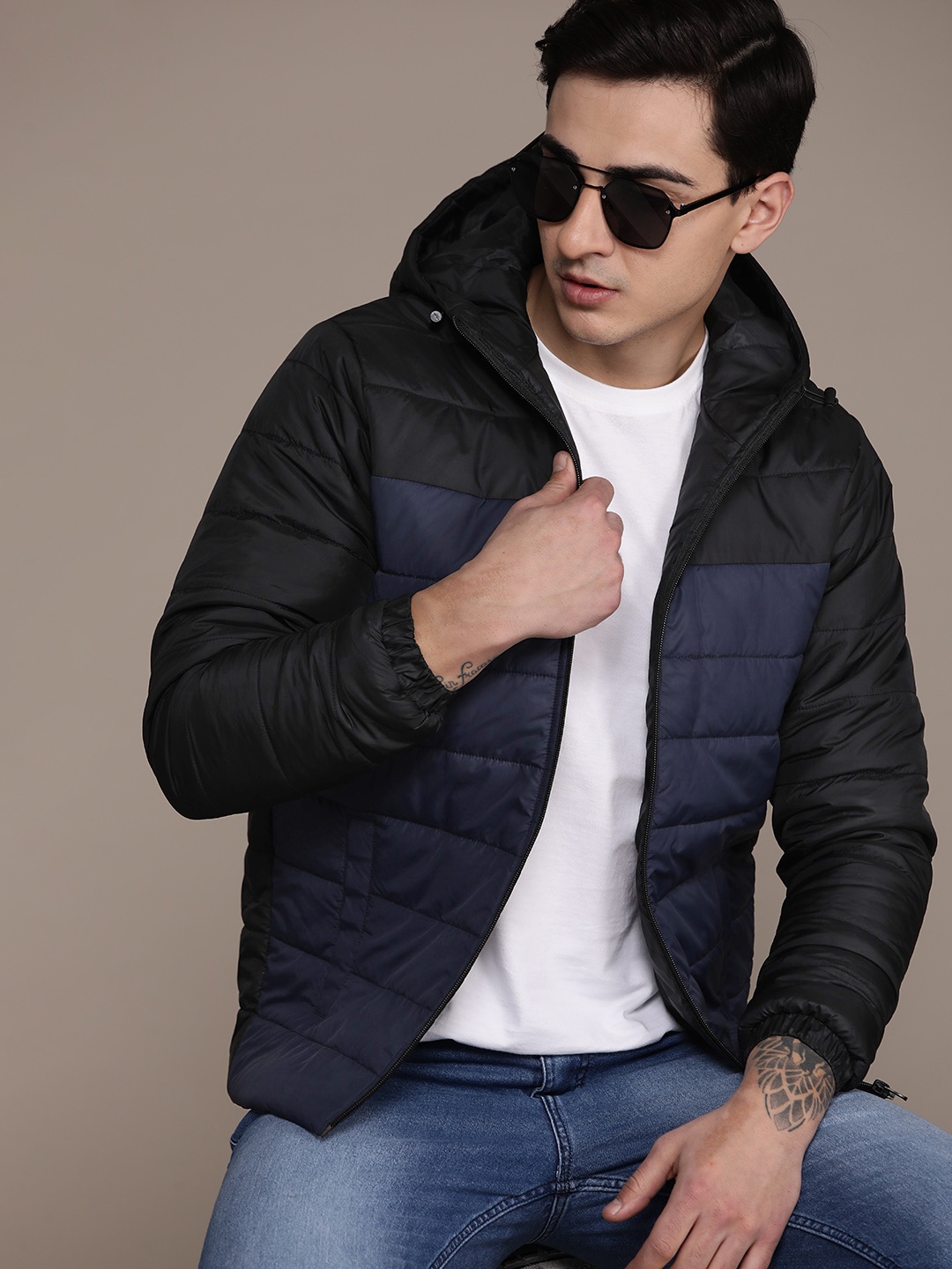 

Roadster Men Colourblocked Lightweight Puffer Jacket, Black