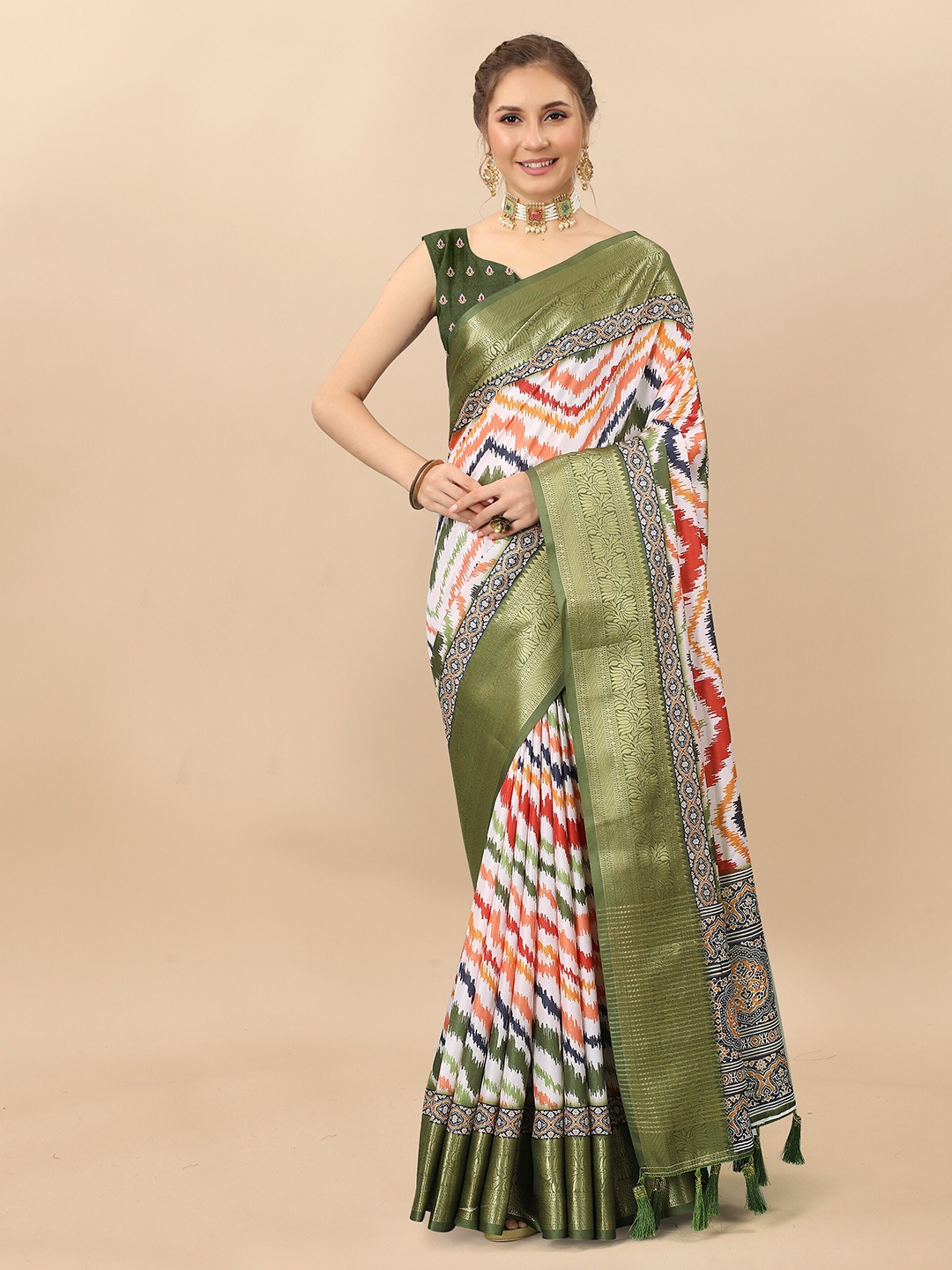 

ZIBLON Geometric Woven Design Zari Kanjeevaram Saree, Green