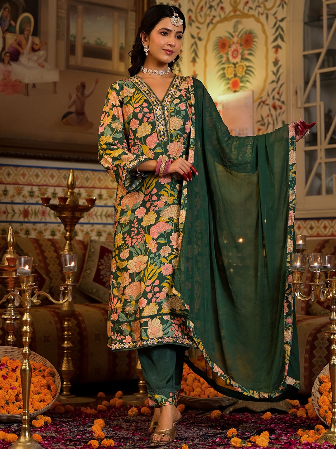 

Varanga Mirror Embellished V-Neck Straight Kurta With Solid Bottom & Dupatta, Green