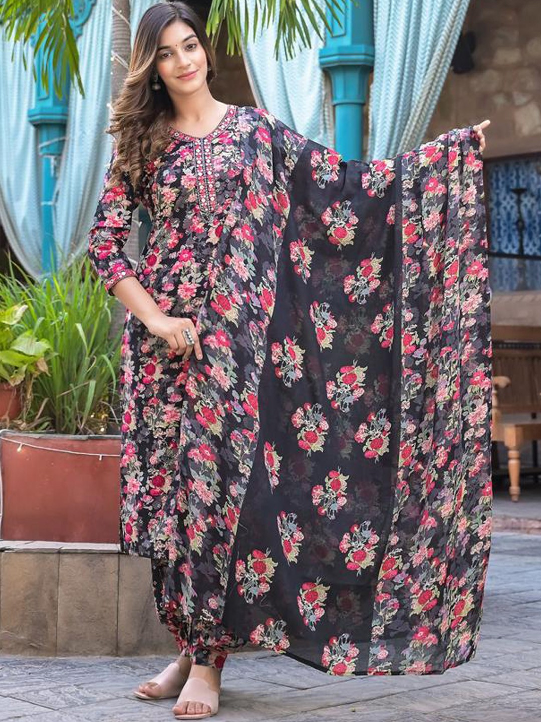 

Varanga Floral Embellished Kurta Paired With Afghani Trouser & Dupatta, Black