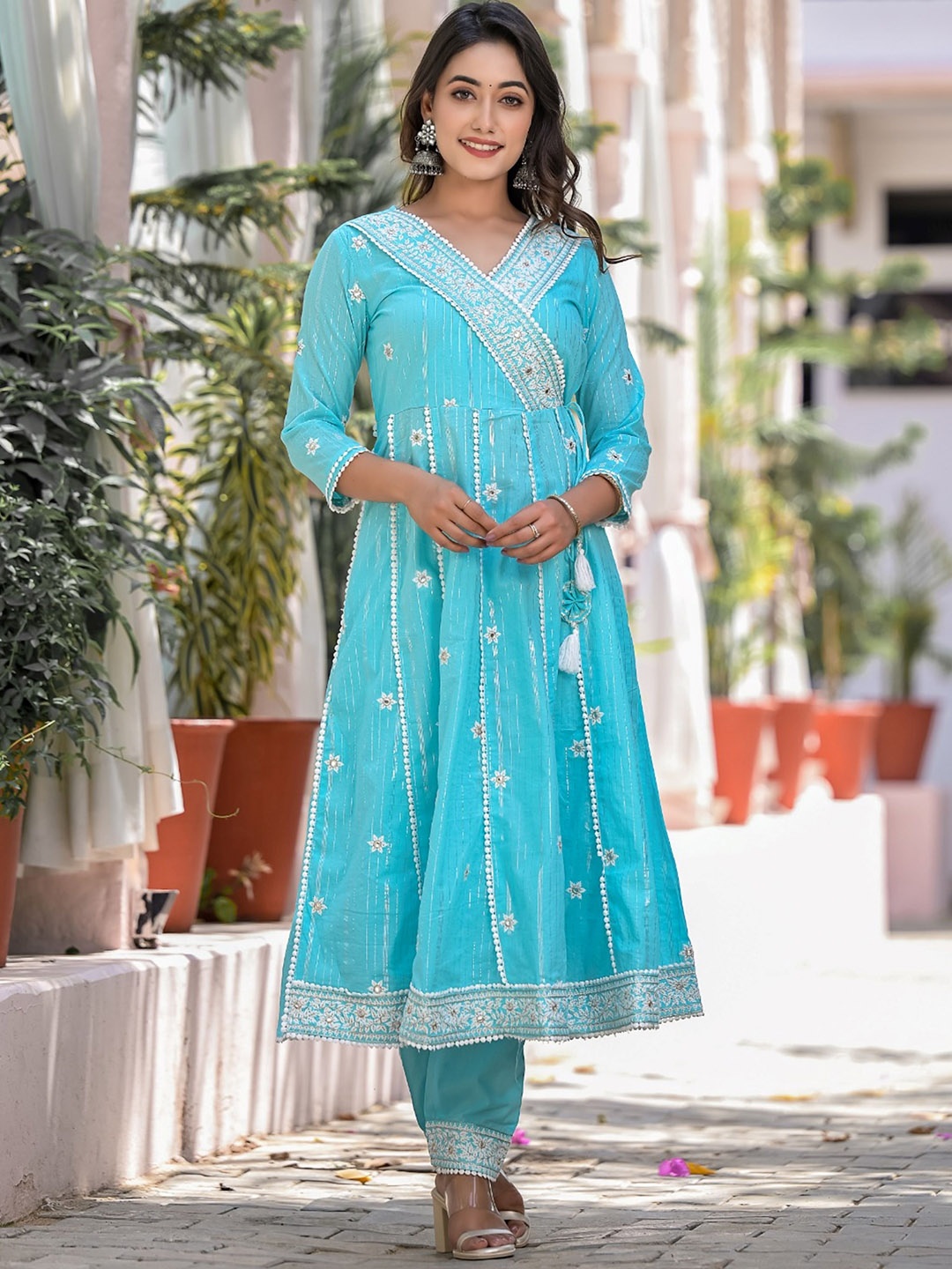 

Varanga Thread Embroidered Anarkali Kurta With Trouser & Dupatta, Blue