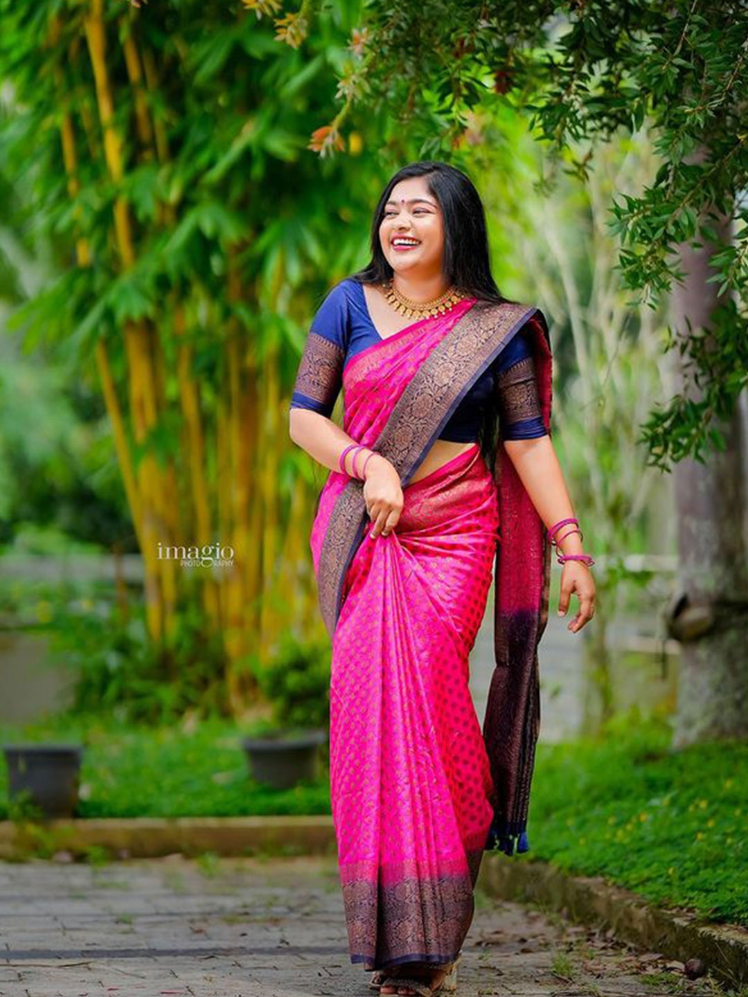 

ALMAARI FASHION Ethnic Motifs Woven Design Pure Silk Kanjeevaram Saree, Pink