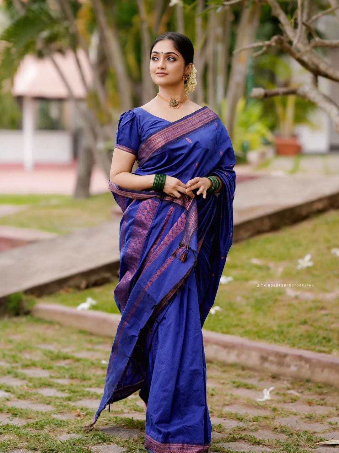 

ALMAARI FASHION Ethnic Motifs Woven Design Zari Pure Silk Kanjeevaram Saree, Blue
