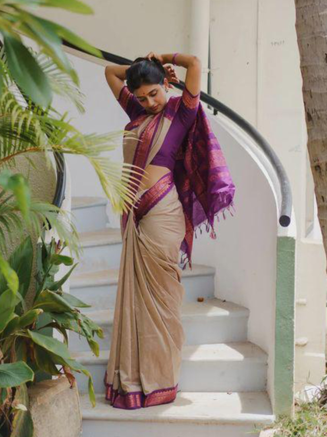 

ALMAARI FASHION Ethnic Motifs Woven Design Zari Pure Silk Kanjeevaram Saree, Grey