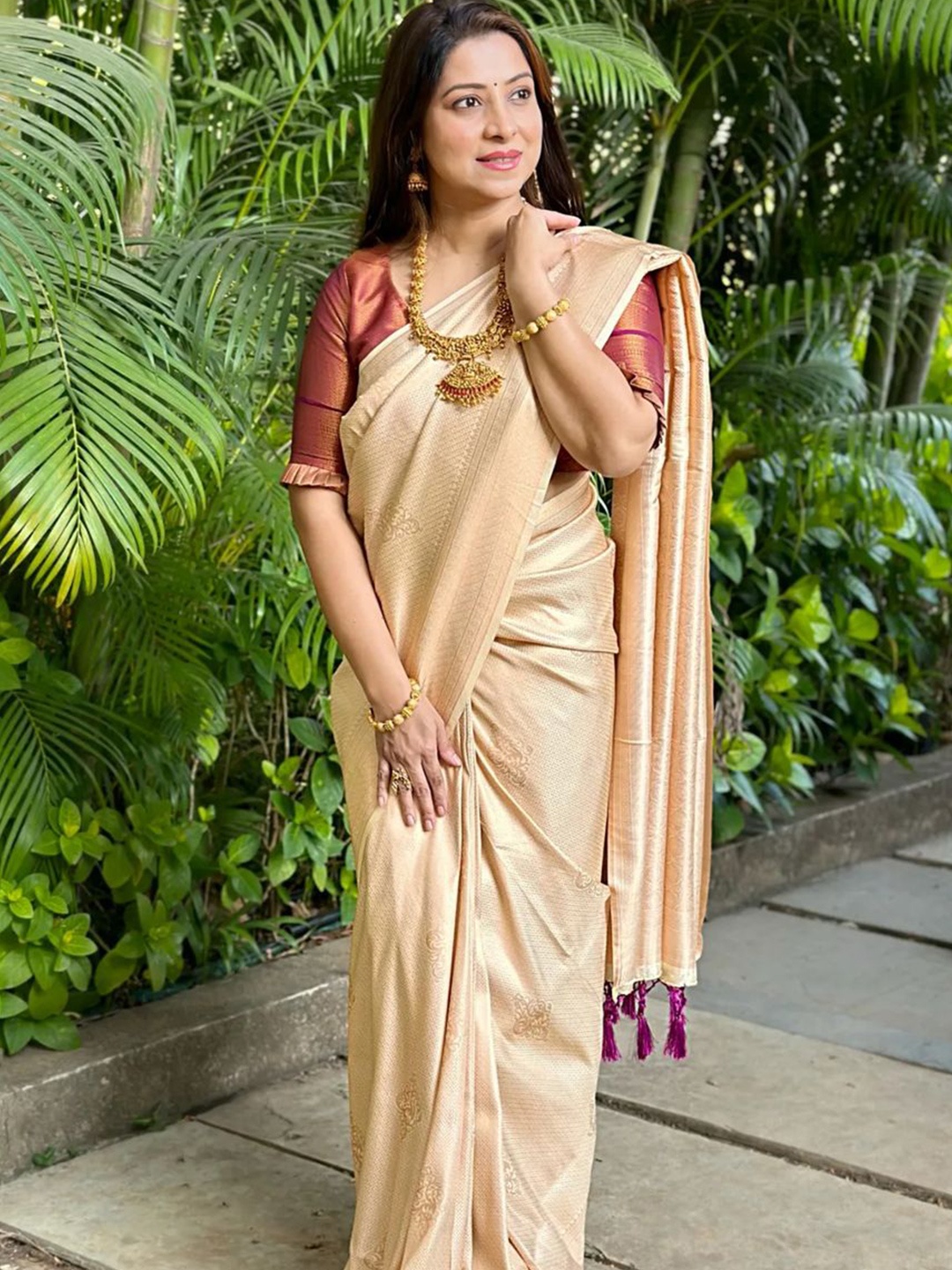 

ALMAARI FASHION Ethnic Motifs Woven Design Pure Silk Kanjeevaram Saree, Cream