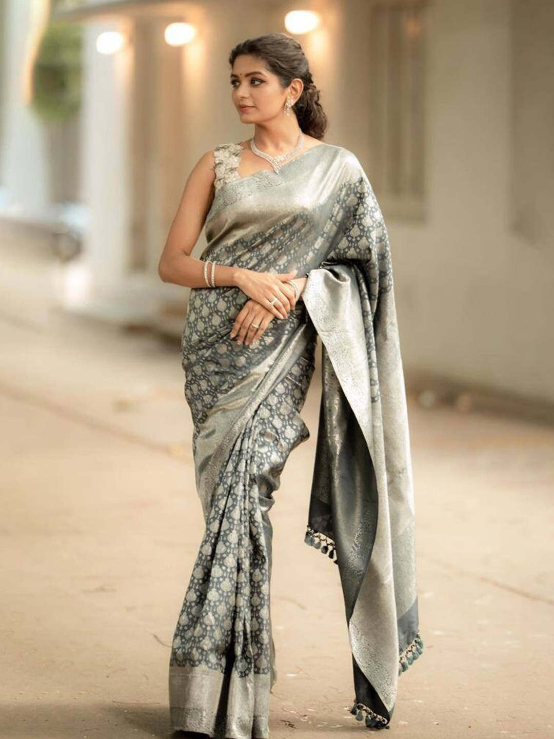 

ALMAARI FASHION Ethnic Motifs Woven Design Pure Silk Kanjeevaram Saree, Grey