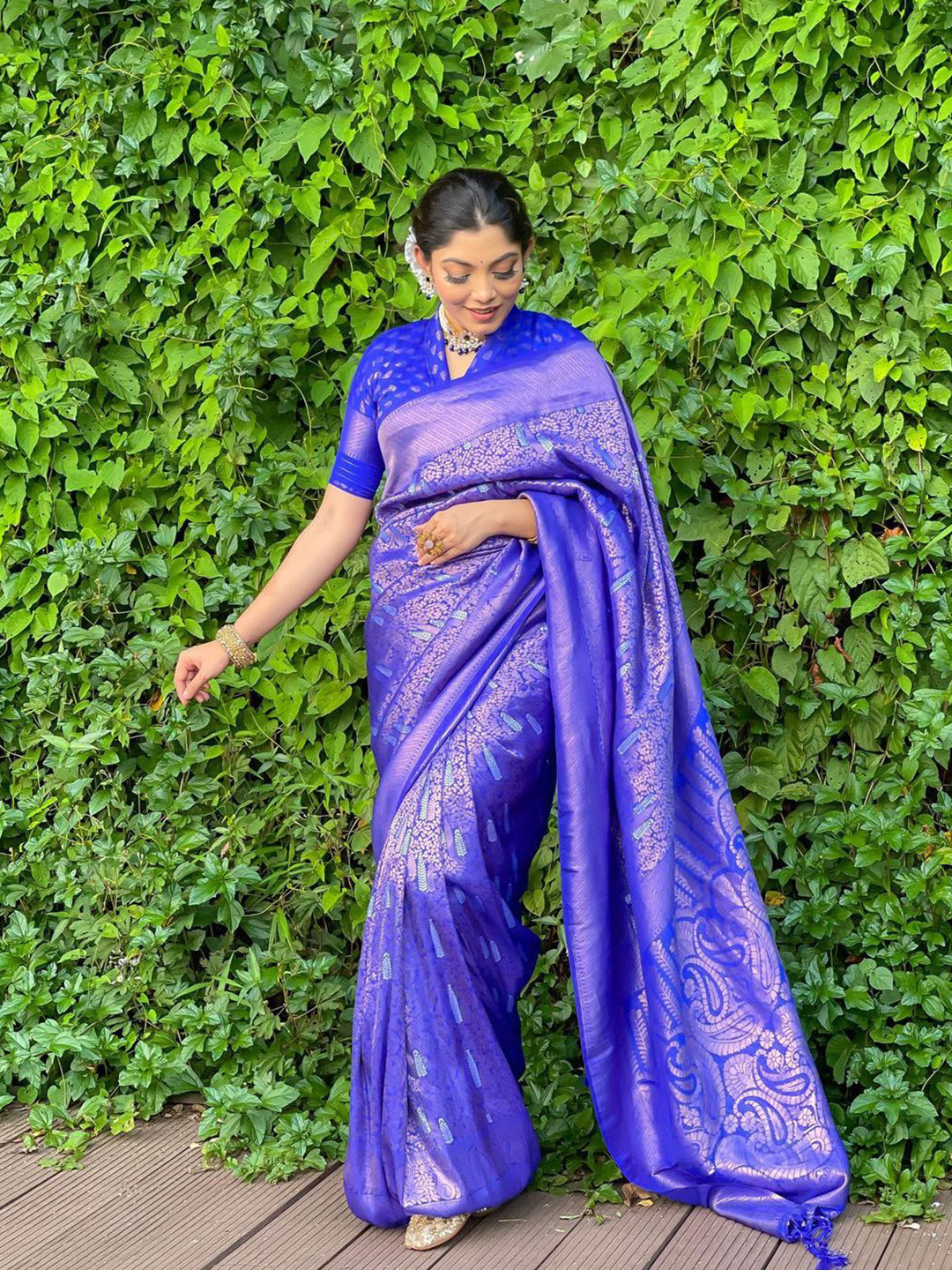 

ALMAARI FASHION Ethnic Motifs Woven Design Pure Silk Kanjeevaram Saree, Blue