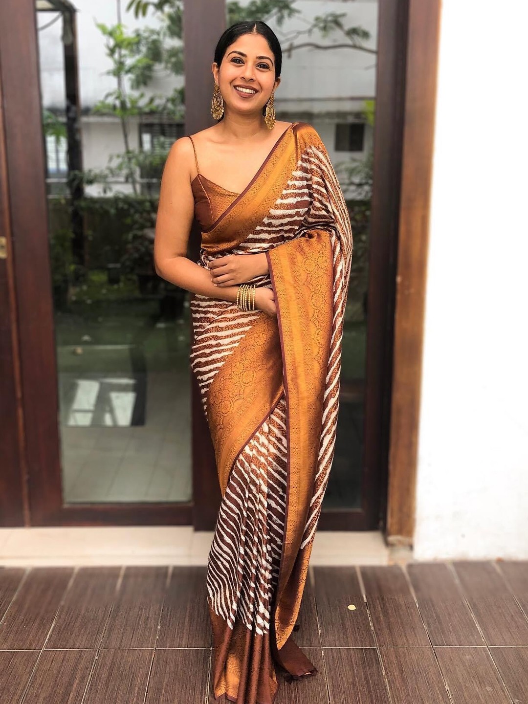

ALMAARI FASHION Striped Zari Pure Silk Kanjeevaram Saree, Brown