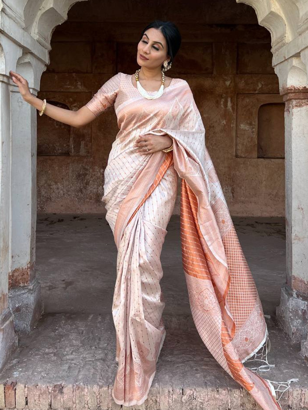 

ALMAARI FASHION Ethnic Motifs Woven Design Pure Silk Kanjeevaram Saree, White