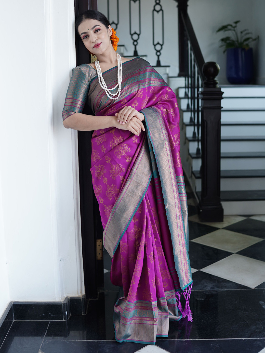 

ALMAARI FASHION Ethnic Motifs Woven Design Pure Silk Kanjeevaram Saree, Purple