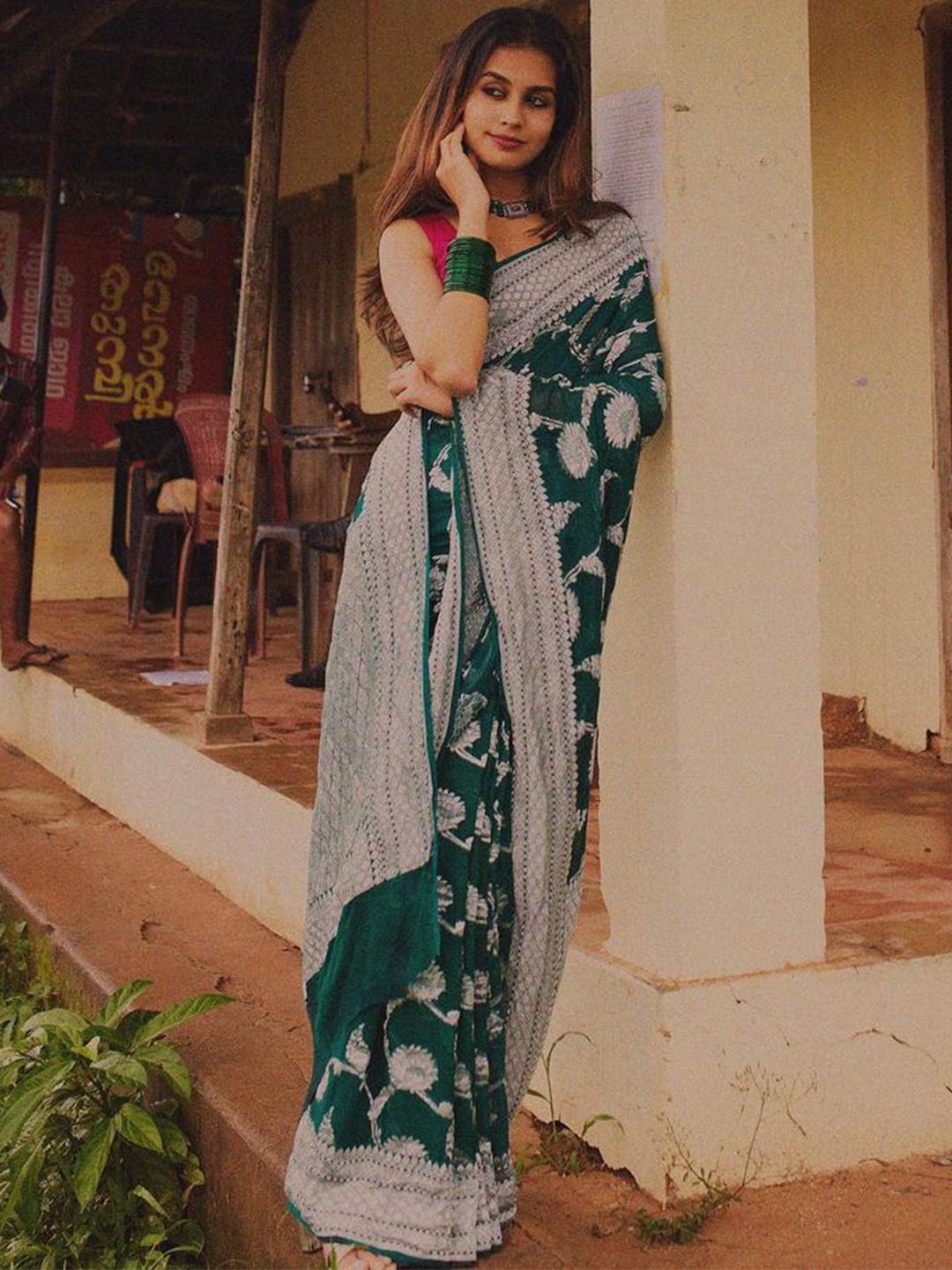 

ALMAARI FASHION Floral Woven Design Zari Pure Silk Kanjeevaram Saree, Green