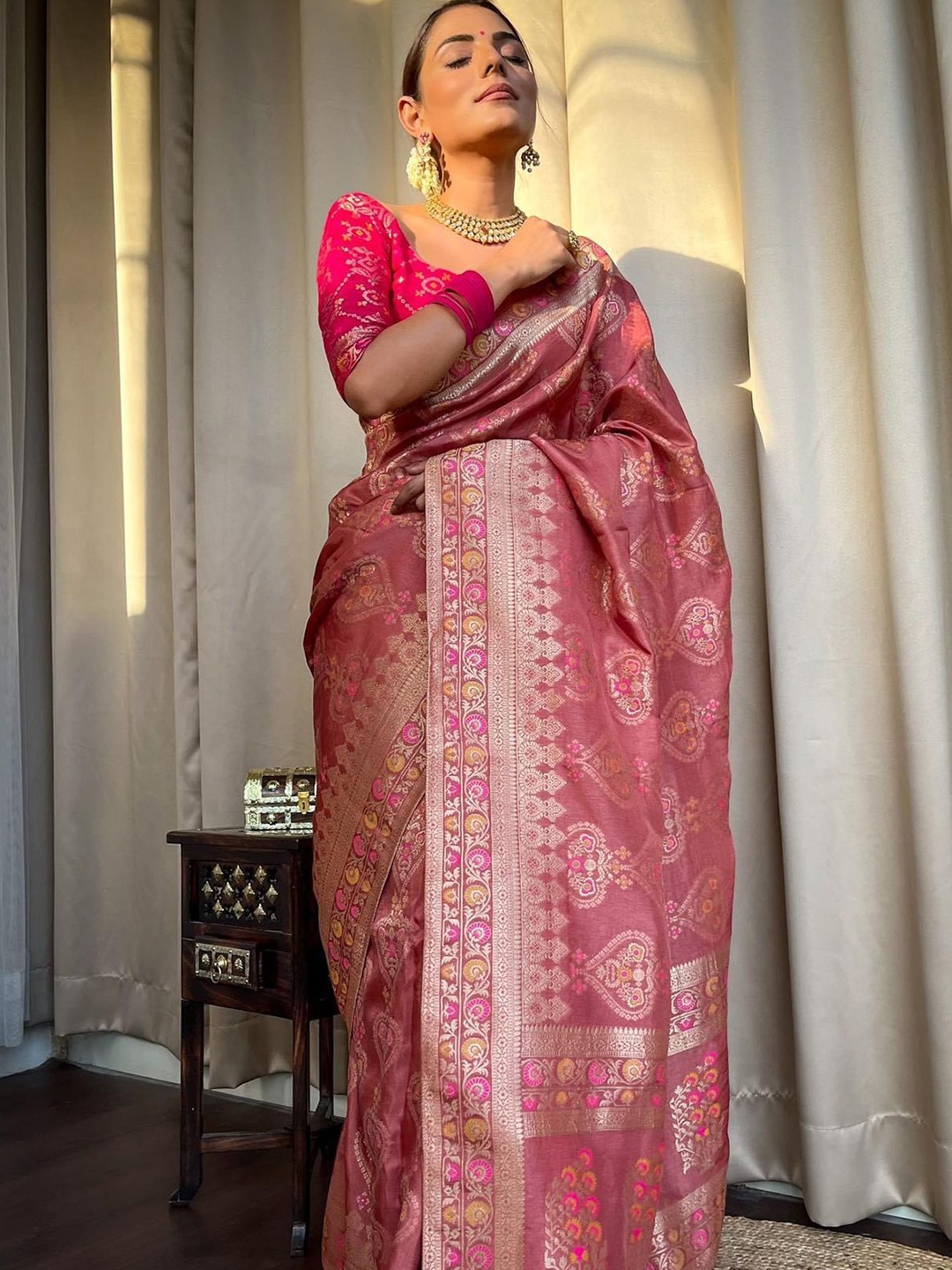 

ALMAARI FASHION Ethnic Motifs Woven Design Zari Pure Silk Kanjeevaram Saree, Pink