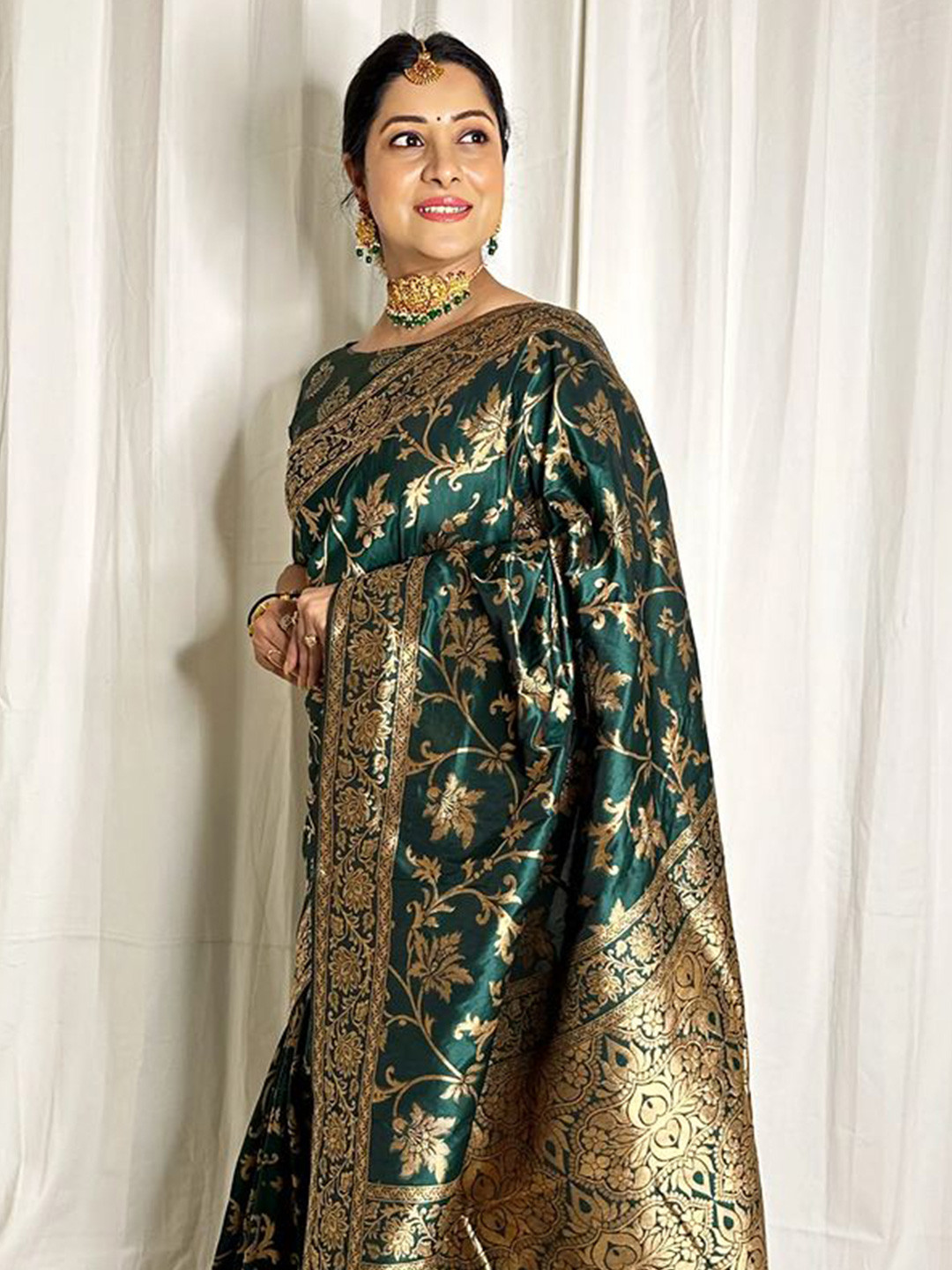 

ALMAARI FASHION Floral Woven Design Zari Pure Silk Kanjeevaram Saree, Green