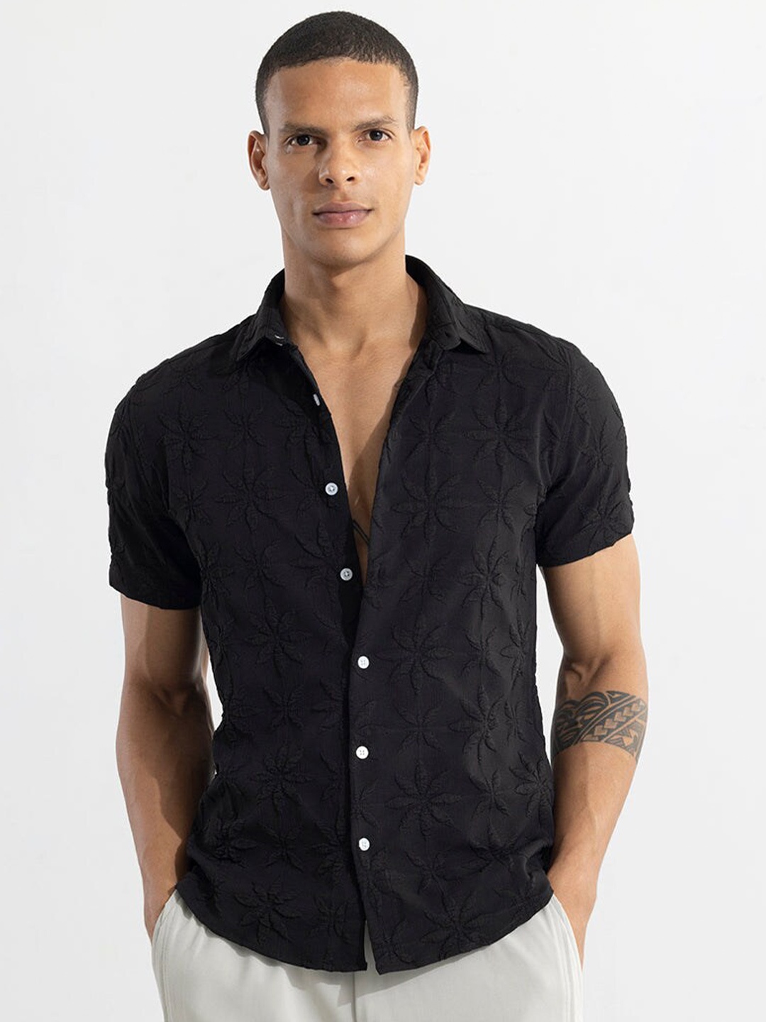 

Snitch Black Classic Slim Fit Casual Shirt