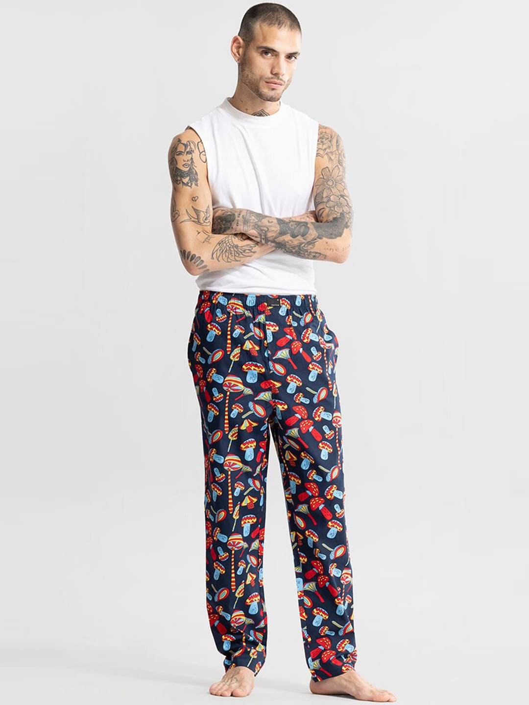 

Snitch Men Conversational Printed Tapered Fit Cotton Trousers, Navy blue