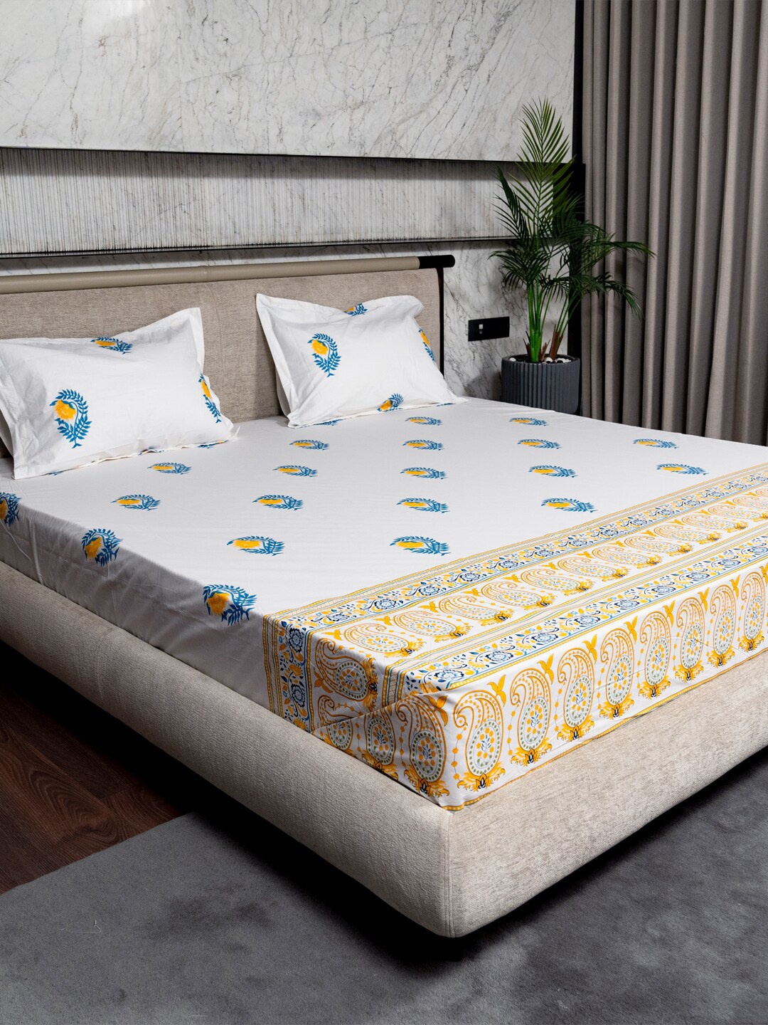 

URBAN SPACE Yellow White Ethnic Motif Cotton 200 TC Queen Bedsheet With 2 Pillow Covers