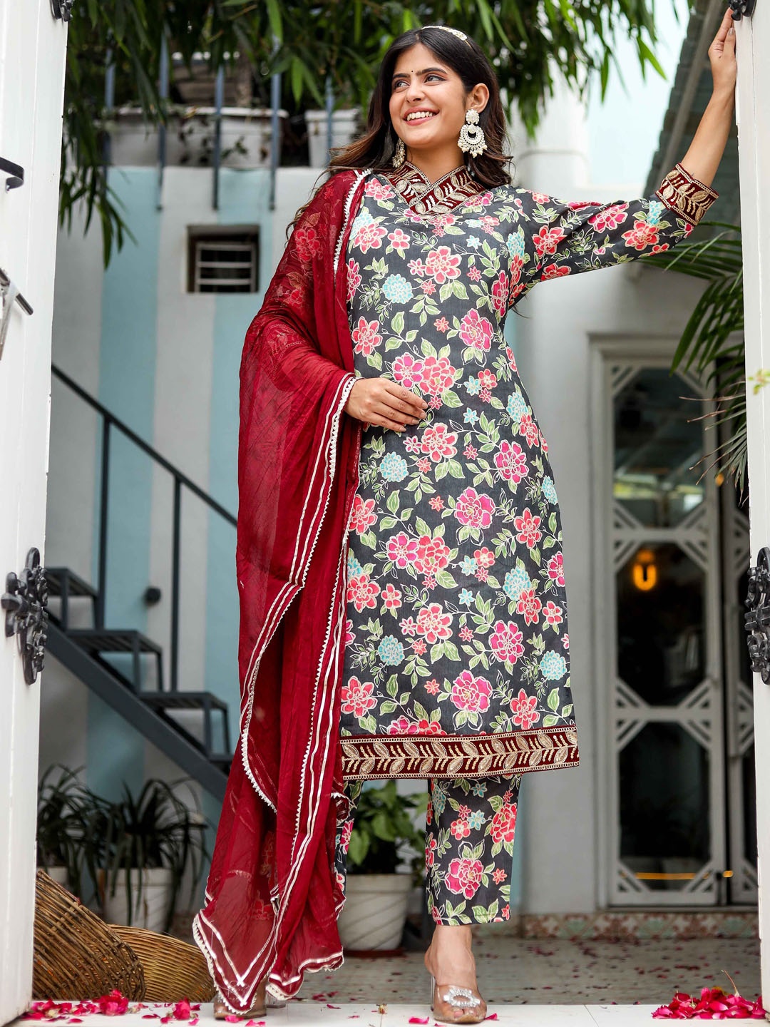 

KIDPORIUM Floral Printed Regular Sequined Satin Kurta With Trousers & Dupatta, Black