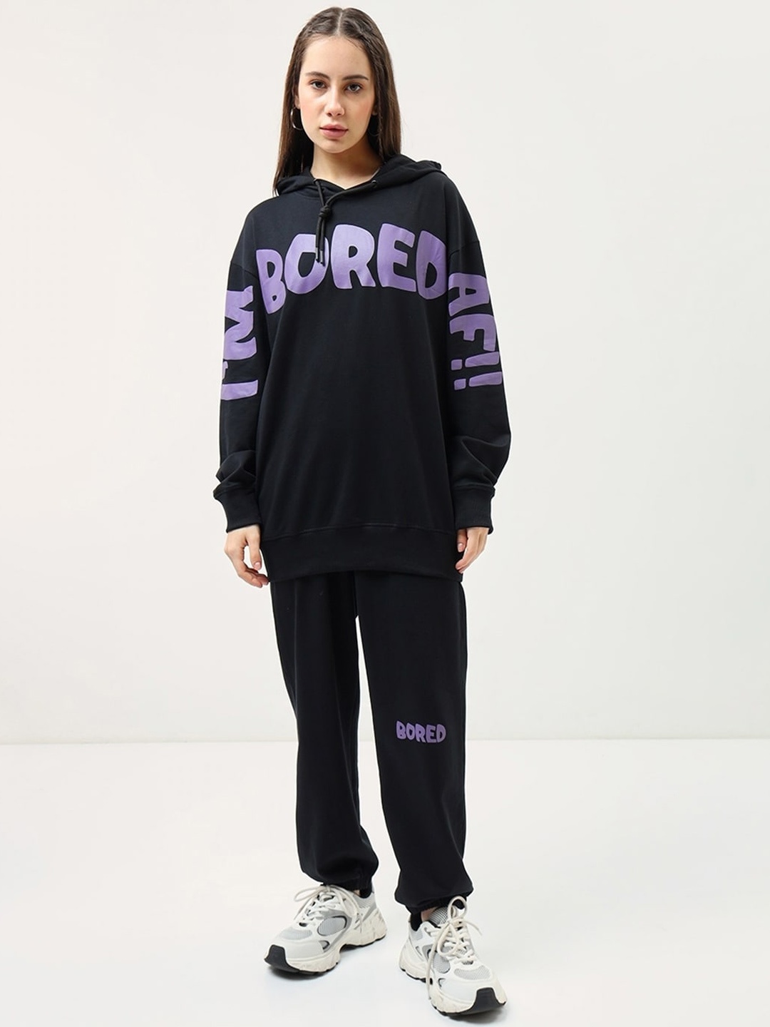 

Bewakoof Bored Typography Printed Hooded Sweatshirt & Joggers, Black