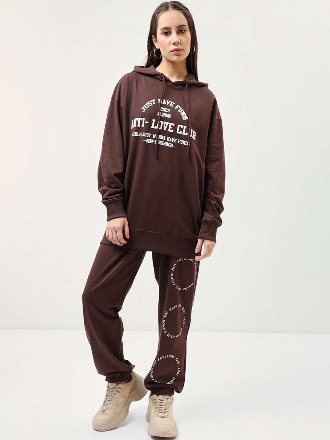 

Bewakoof Typography Printed Sweatshirt With Joggers Co-Ords, Brown