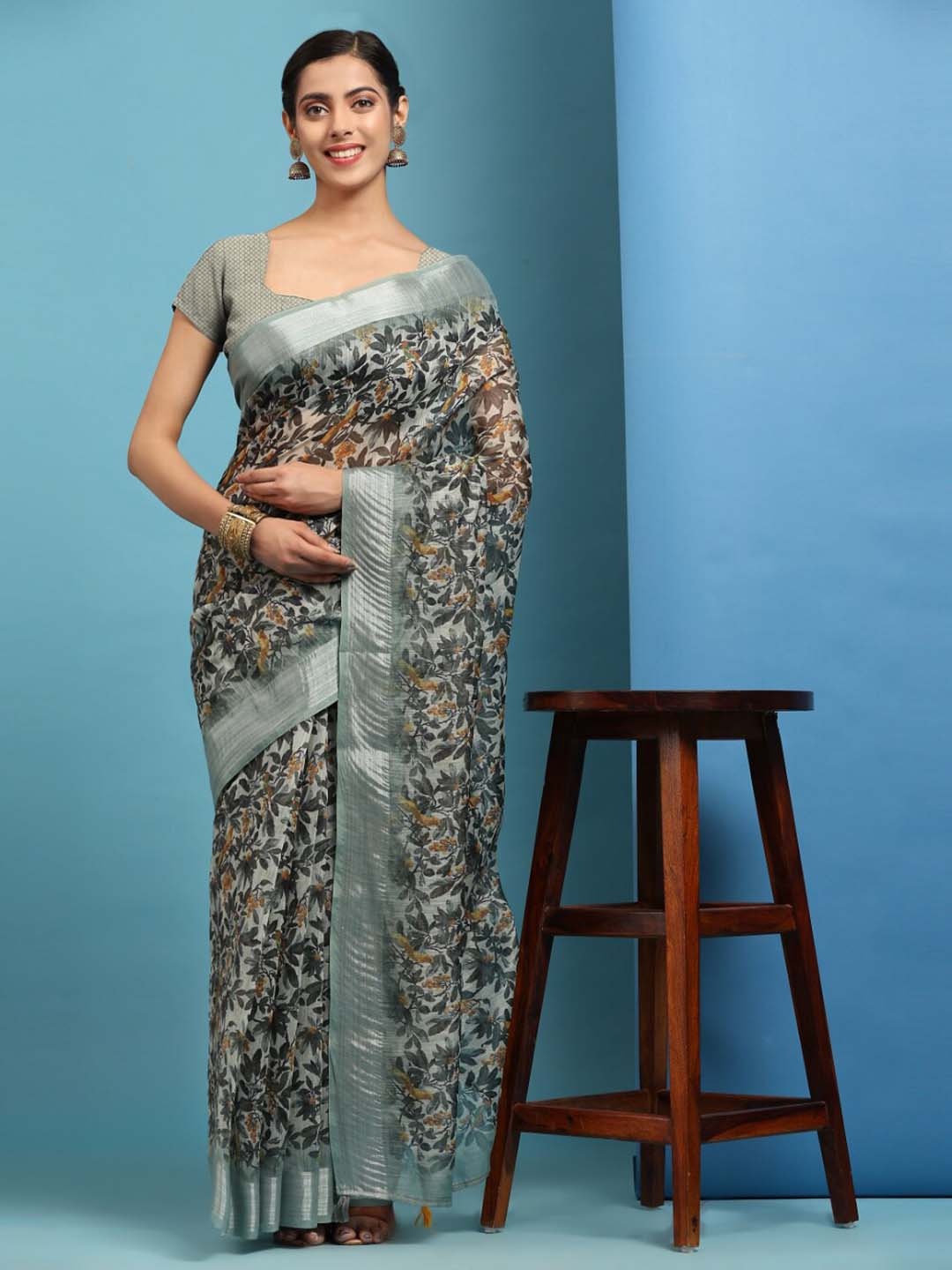 

Vastrasky Global Floral Printed Zari Saree, White