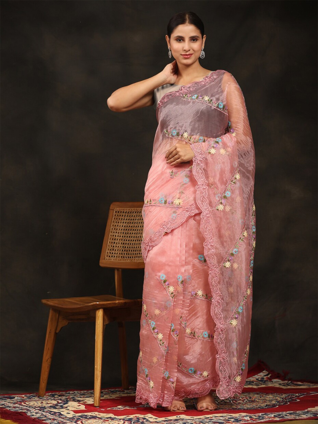 

Vastrasky Global Floral Embroidered Organza Saree, Peach