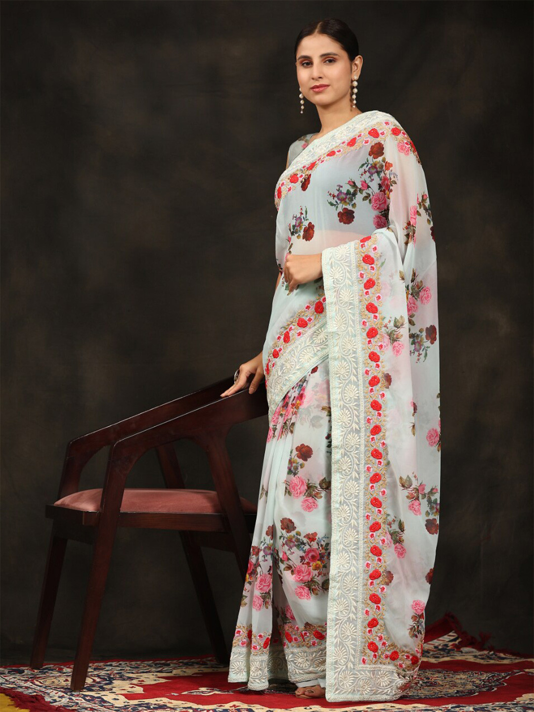 

Vastrasky Global Floral Embroidered Saree, Green