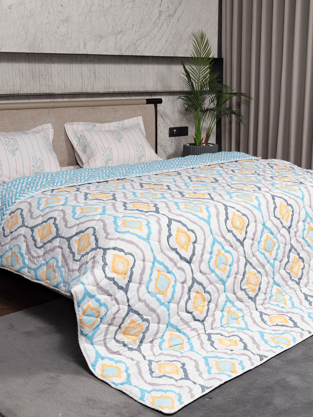 

URBAN SPACE Blue Geometric Printed Microfiber Heavy Winter 400 GSM Single Bed Comforter