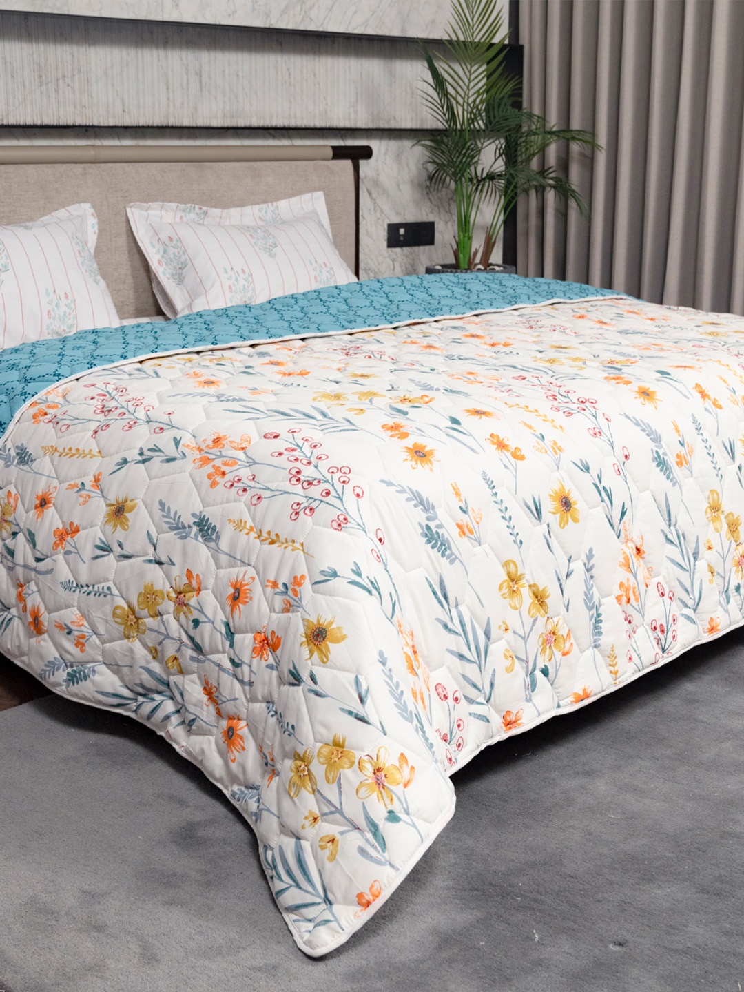 

URBAN SPACE Blue Floral Microfiber Heavy Winter 400 GSM Reversible Single Bed Comforter