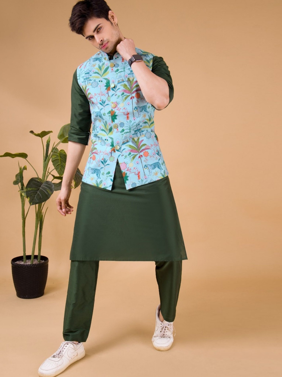 

SHIWAM ETHNIX Mandarin Collar Kurta with Pyjamas & Nehru Jacket, Green