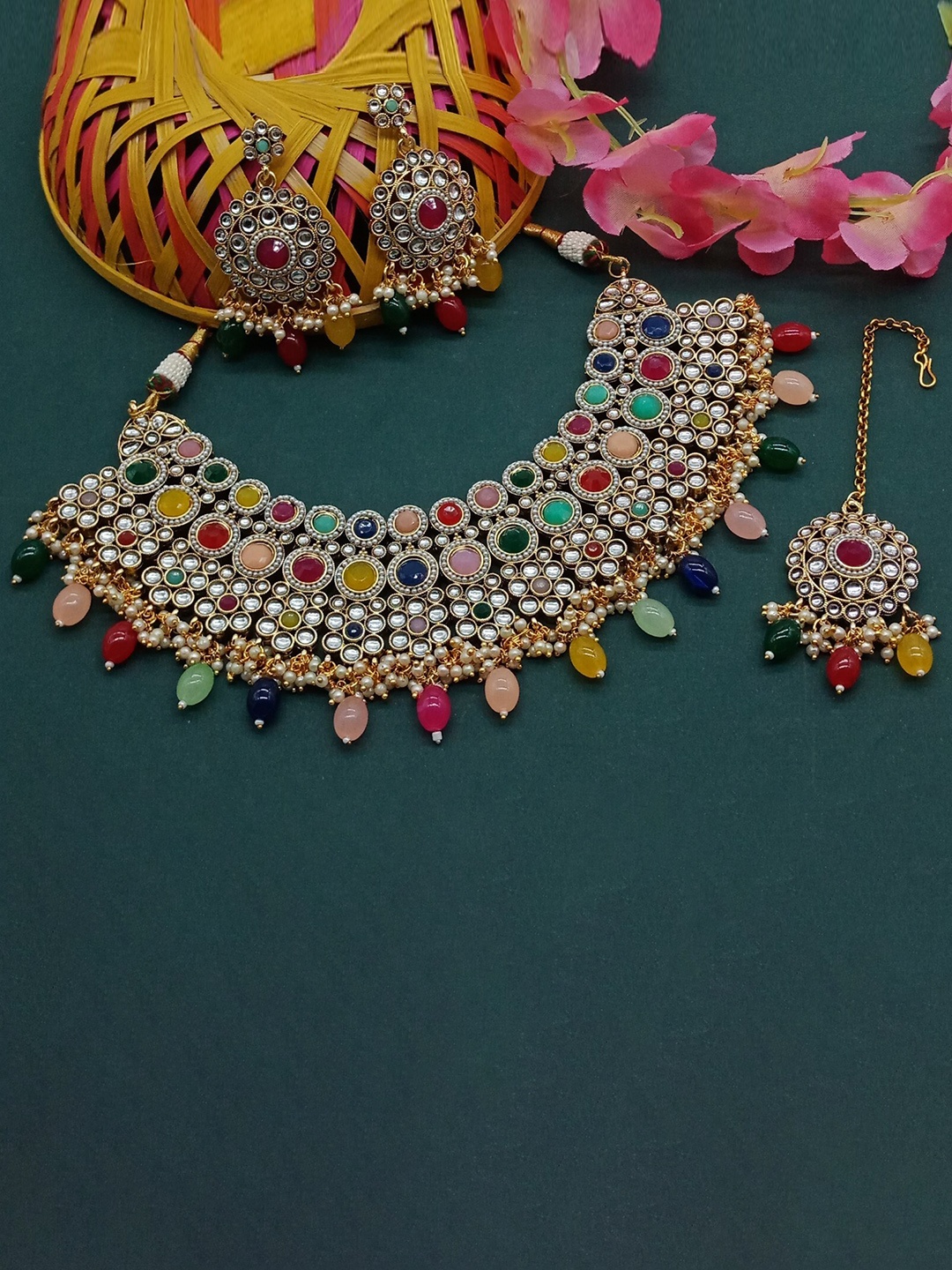 

AASHISH IMITATION Gold-Plated Kundan-Studded & Beaded Jewellery Set