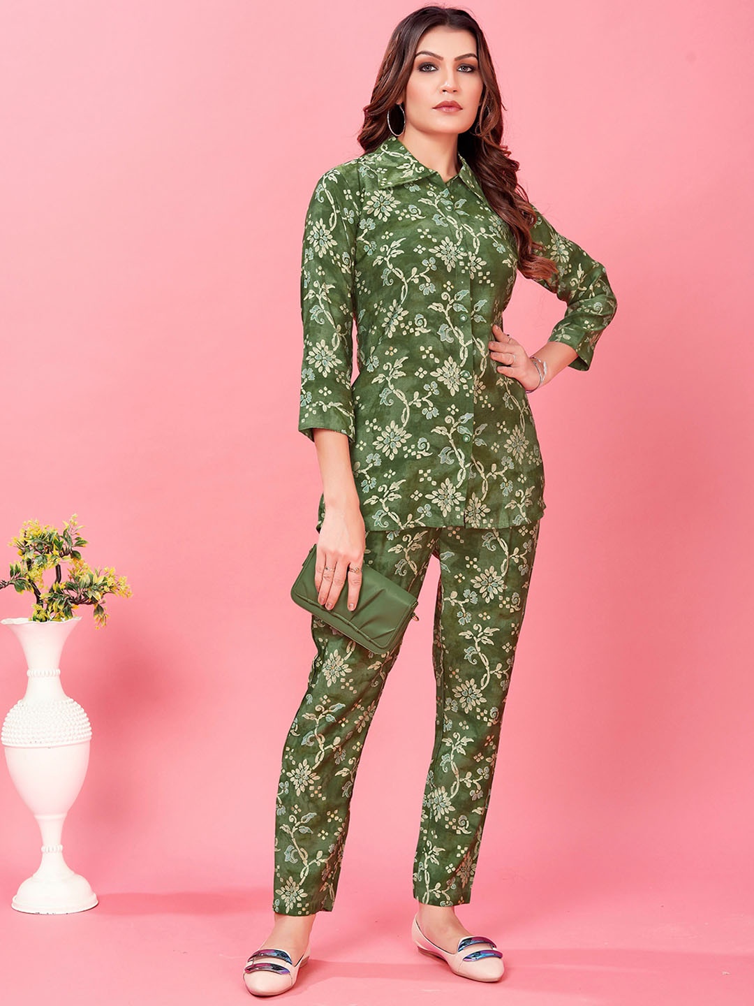 

KALINI Floral Printed Shirt With Trouser, Green